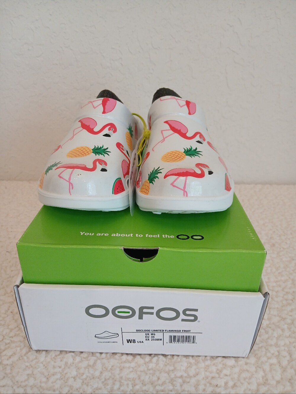 OOFOS Womens Limited Edition Clog Flamingo Fruit Size 8 NIB